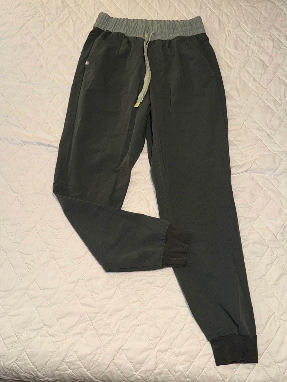 Figs Women’s Bonsai Tatu High Waisted Slim Cargo Jogger Scrub Pants